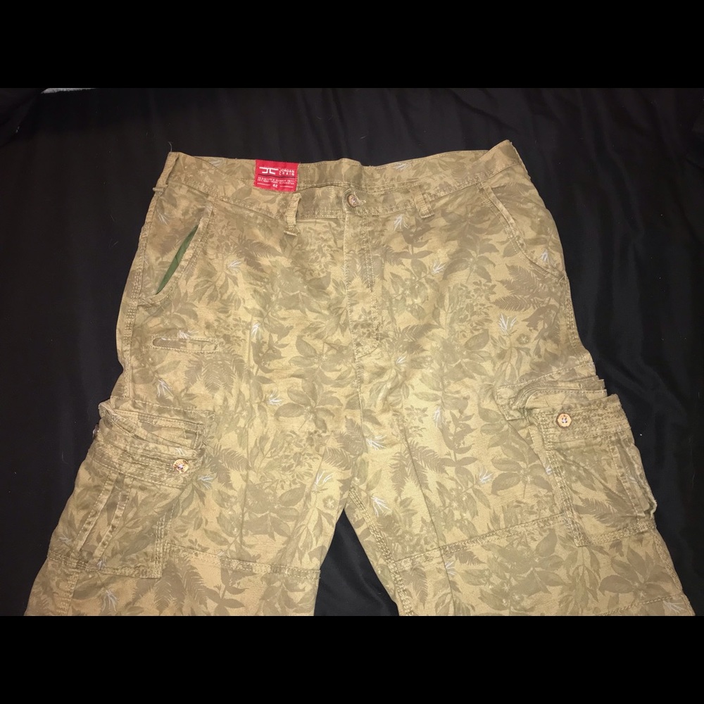 Men’s Camo/floral shorts size 42 waist